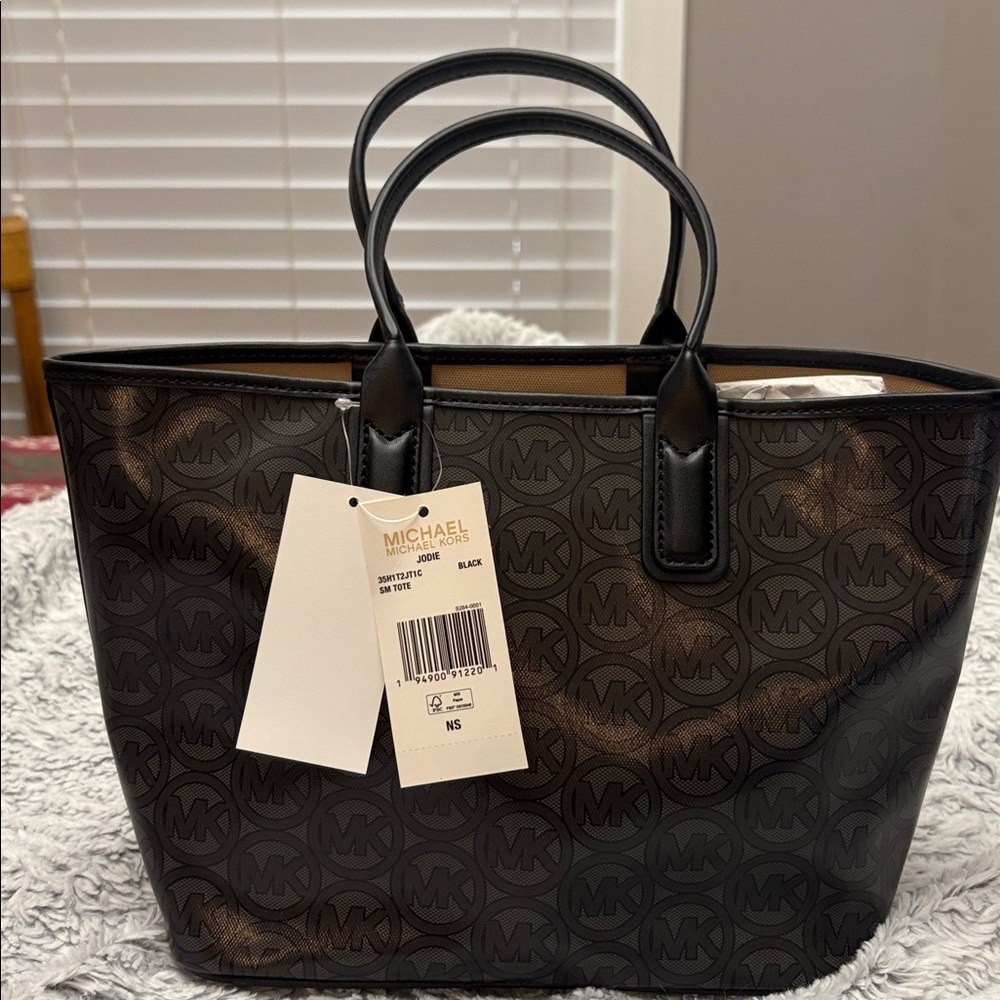 New Beautiful Michael Kors The Jodie Small Tote Black.